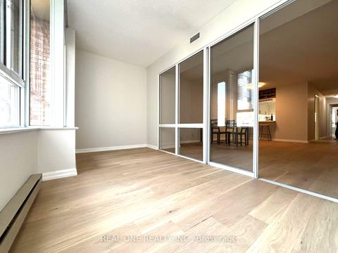 Photo 17 at 1012 - 711 Bay Street, Bay Street Corridor, Toronto