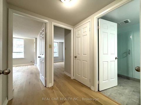 Photo 22 at 1012 - 711 Bay Street, Bay Street Corridor, Toronto