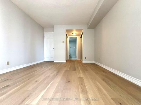 Photo 25 at 1012 - 711 Bay Street, Bay Street Corridor, Toronto