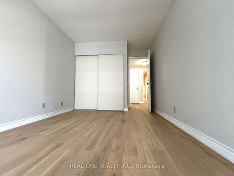 Photo 30 at 1012 - 711 Bay Street, Bay Street Corridor, Toronto