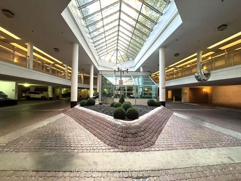 Photo 35 at 1012 - 711 Bay Street, Bay Street Corridor, Toronto