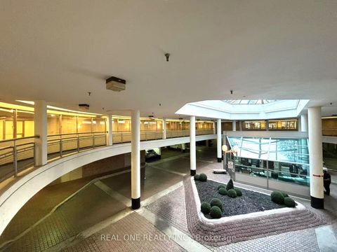 Photo 36 at 1012 - 711 Bay Street, Bay Street Corridor, Toronto