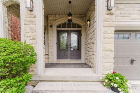 Photo 2 at 96 Wolf Creek Crescent, Patterson, Vaughan