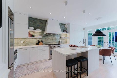 Photo 11 at 96 Wolf Creek Crescent, Patterson, Vaughan