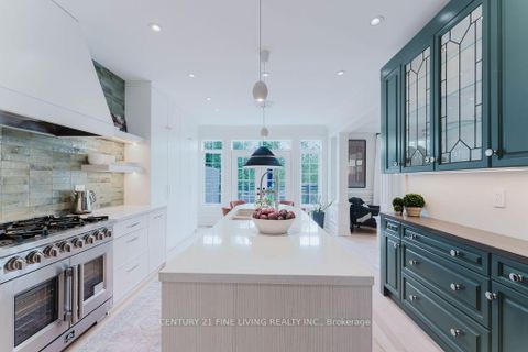 Photo 14 at 96 Wolf Creek Crescent, Patterson, Vaughan