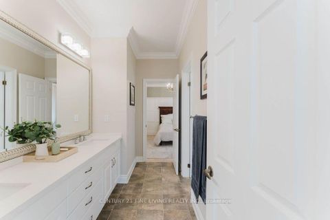 Photo 21 at 96 Wolf Creek Crescent, Patterson, Vaughan