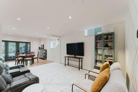 Photo 31 at 96 Wolf Creek Crescent, Patterson, Vaughan