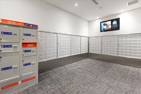 Photo 6 at 811 - 33 Charles Street E, Yonge Corridor, Toronto Photo 6 at 811 - 33 Charles Street E, Yonge Corridor, Toronto