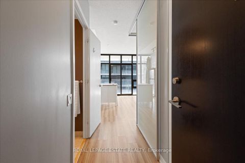 Photo 8 at 811 - 33 Charles Street E, Yonge Corridor, Toronto