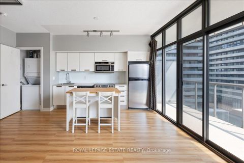 Photo 13 at 811 - 33 Charles Street E, Yonge Corridor, Toronto Photo 13 at 811 - 33 Charles Street E, Yonge Corridor, Toronto