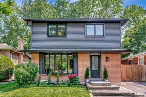 Photo 1 at 1349 Oxford Avenue, CP College Park, Oakville