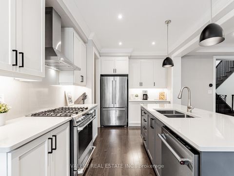 Photo 7 at 41 Chorus Crescent, Kleinburg, Vaughan