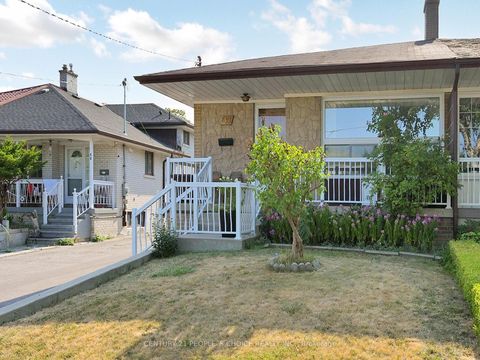 Photo 2 at 42 Clayhall Crescent, York University Heights, Toronto