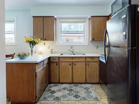 Photo 7 at 42 Clayhall Crescent, York University Heights, Toronto