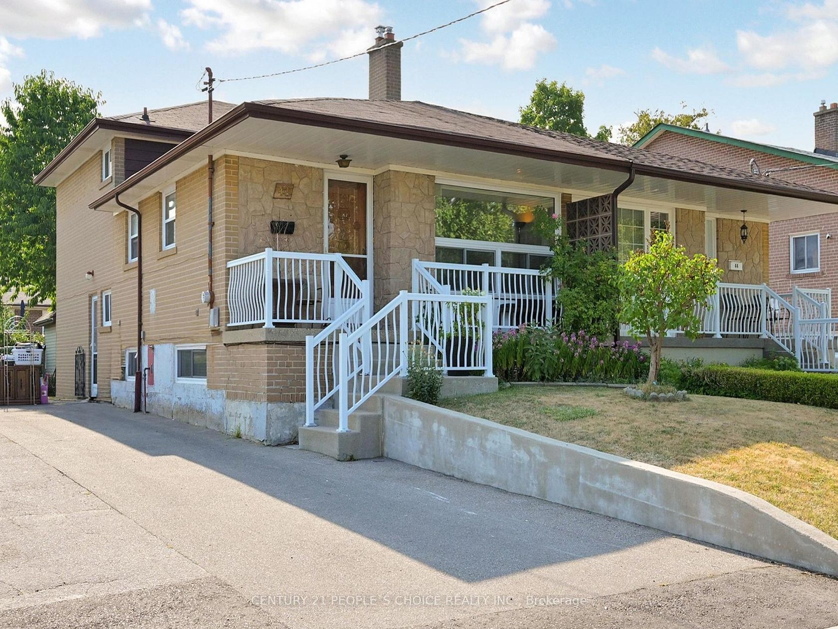 42 Clayhall Crescent, York University Heights, Toronto 