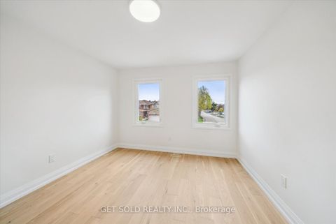 Photo 31 at 27 Edenbridge Drive, Beverley Glen, Vaughan
