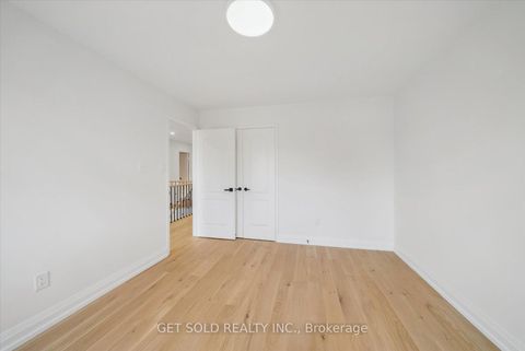 Photo 33 at 27 Edenbridge Drive, Beverley Glen, Vaughan
