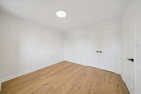 Photo 34 at 27 Edenbridge Drive, Beverley Glen, Vaughan
