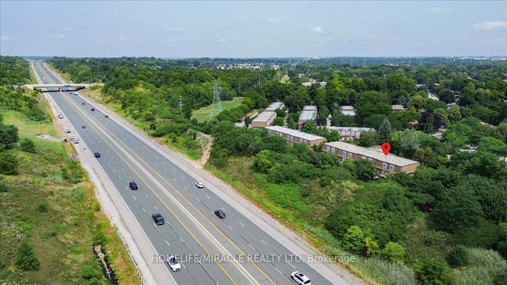 Photo 2 at 1548 Westminster Place, Mountainside, Burlington