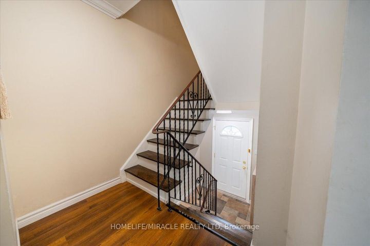 Photo 8 at 1548 Westminster Place, Mountainside, Burlington