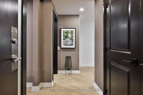 Photo 2 at 129 - 1 Benvenuto Place, Casa Loma, Toronto
