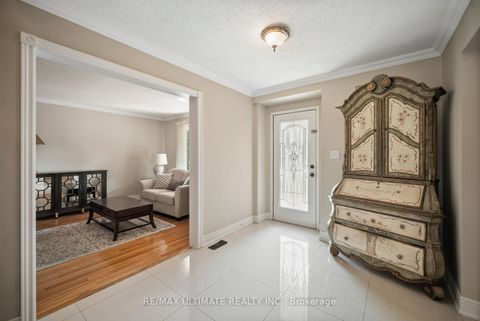 Photo 1 at 210 Ridgefield Crescent, Maple, Vaughan