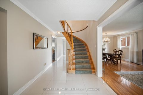 Photo 2 at 210 Ridgefield Crescent, Maple, Vaughan