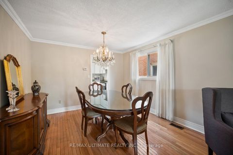 Photo 5 at 210 Ridgefield Crescent, Maple, Vaughan