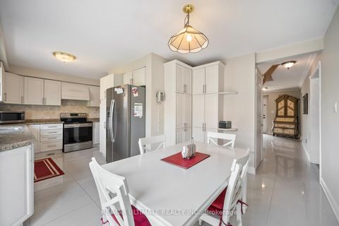 Photo 6 at 210 Ridgefield Crescent, Maple, Vaughan