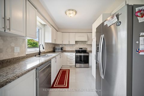 Photo 7 at 210 Ridgefield Crescent, Maple, Vaughan