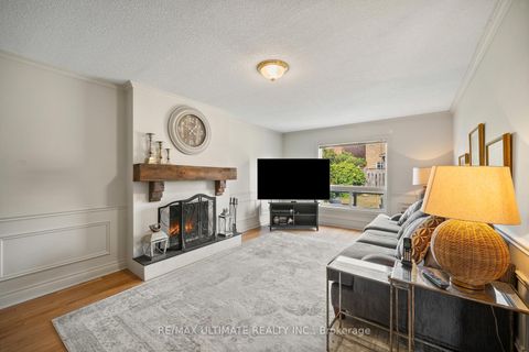Photo 9 at 210 Ridgefield Crescent, Maple, Vaughan