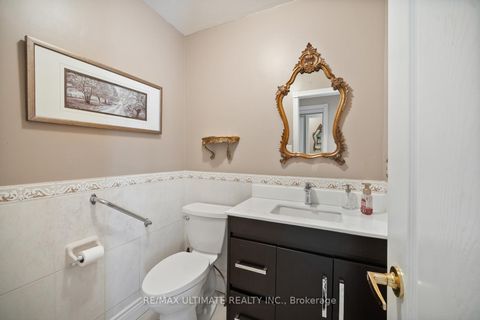 Photo 11 at 210 Ridgefield Crescent, Maple, Vaughan