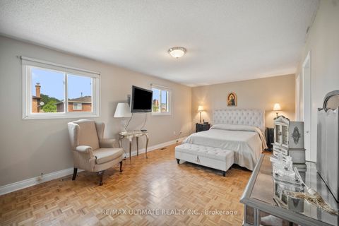 Photo 14 at 210 Ridgefield Crescent, Maple, Vaughan