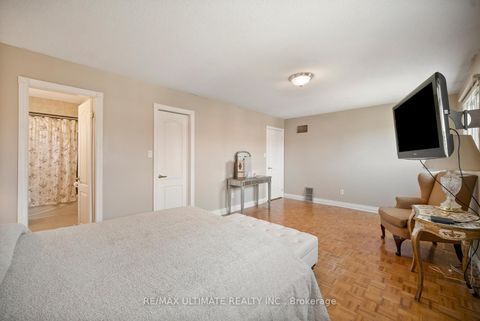 Photo 15 at 210 Ridgefield Crescent, Maple, Vaughan