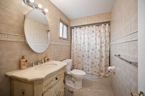Photo 16 at 210 Ridgefield Crescent, Maple, Vaughan