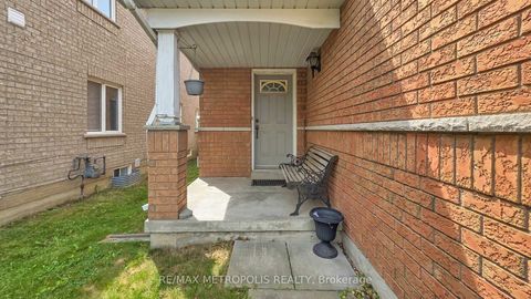 Photo 3 at 15 Royal Appian Crescent, Patterson, Vaughan