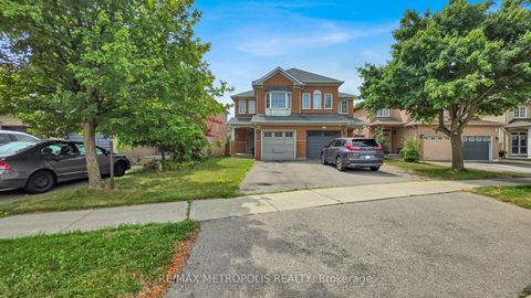 Photo 8 at 15 Royal Appian Crescent, Patterson, Vaughan