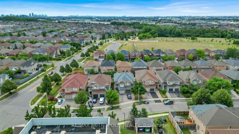 Photo 12 at 15 Royal Appian Crescent, Patterson, Vaughan