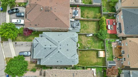 Photo 16 at 15 Royal Appian Crescent, Patterson, Vaughan