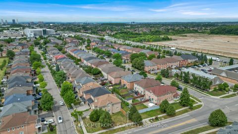 Photo 23 at 15 Royal Appian Crescent, Patterson, Vaughan