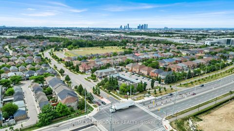 Photo 25 at 15 Royal Appian Crescent, Patterson, Vaughan