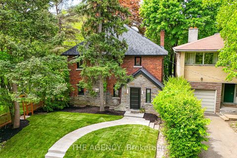 Photo 35 at 16 Duncannon Drive, Forest Hill South, Toronto