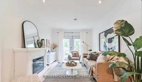 Photo 2 at 204 Oakcrest Avenue, Danforth, Toronto