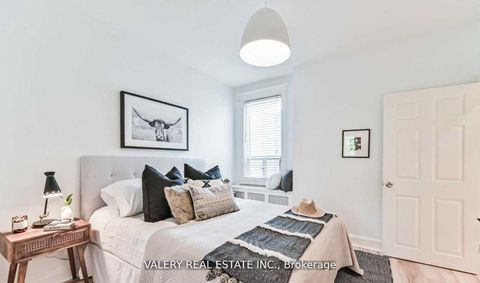 Photo 3 at 204 Oakcrest Avenue, Danforth, Toronto