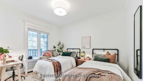 Photo 4 at 204 Oakcrest Avenue, Danforth, Toronto Photo 4 at 204 Oakcrest Avenue, Danforth, Toronto