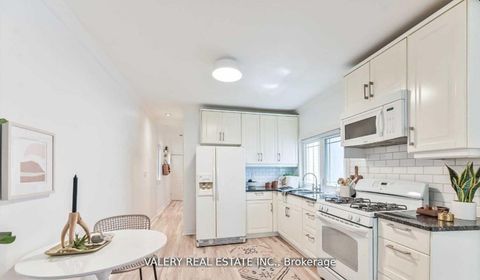 Photo 5 at 204 Oakcrest Avenue, Danforth, Toronto