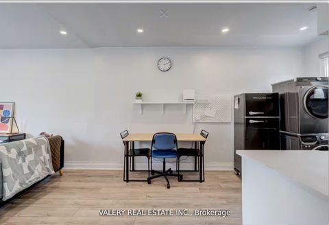 Photo 10 at 204 Oakcrest Avenue, Danforth, Toronto Photo 10 at 204 Oakcrest Avenue, Danforth, Toronto