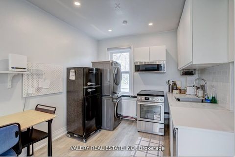 Photo 11 at 204 Oakcrest Avenue, Danforth, Toronto