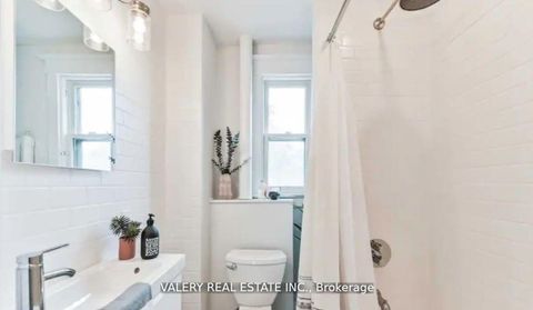 Photo 12 at 204 Oakcrest Avenue, Danforth, Toronto Photo 12 at 204 Oakcrest Avenue, Danforth, Toronto