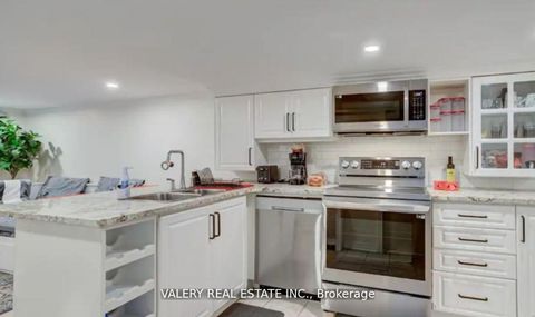 Photo 14 at 204 Oakcrest Avenue, Danforth, Toronto